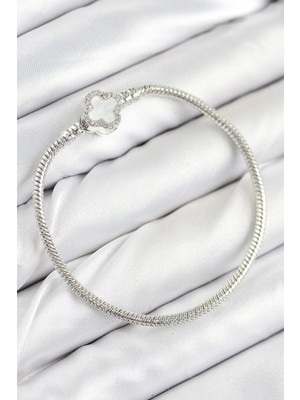 Calperia Pirinç Charm Zirkon Taşlı Yonca Model Gümüş Renk Kadın Bileklik