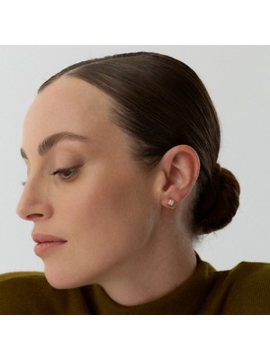 Aja Fluxora Çiçek Motifli Çok Taşlı Pimli Altın Küpe