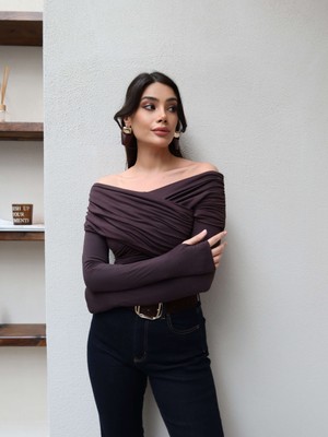 Esra Helvacı Uzun Kol Madonna Yaka Bluz