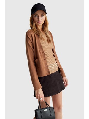 United Colors Of Benetton Kahverengi Kadın / Kız KDN_%100 Yün Önü Cep Detaylı Düğmeli V Yaka Hırka Model Kodu: ( 11AHD604R80A)