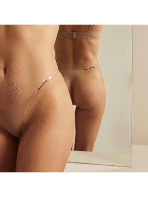 Görünmez Dikişsiz Tanga – Yanları Kaynaklı Şeffaf Silikon Bantlı, Ultra Seamless, Kaymaz