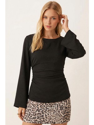 Armonika Kadın Siyah Kayık Yaka Yanları Büzgülü Arkası Ip Detaylı Bluz ARM-26K001085