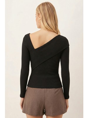 Armonika Kadın Uzun Kollu Bluz Siyah Asimetrik Yaka Regular Kalıp Pamuk Polyester Elastan ARM-26K001092