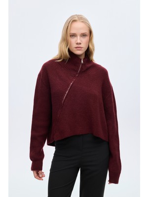 Quzu Asimetrik Fermuarlı Triko Kazak Mürdüm