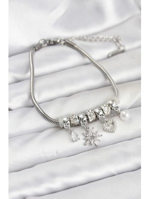 Eco Lounge Pirinç Gümüş Renk Kutup Yıldızı ve Kalp Charmlı Kadın Bileklik