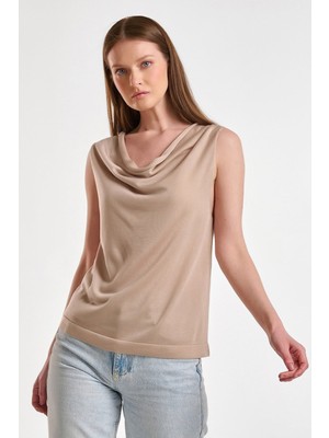 United Colors Of Benetton Bej Kadın / Kız KDN_%100 Liyosel Kolsuz Regular Fit Kazak Model Kodu: ( 123VD10DD8B1)