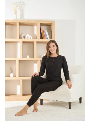 Pijamoni Kadın Waffle Kumaş Kalp Desenli Düğmeli Yaka Siyah Pijama Takımı