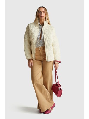 United Colors Of Benetton Ekru Kadın / Kız Kdn_fermuarlı Cepli Dik Yaka Kapitone Mont Model Kodu: ( 2YRYDN0803C9)