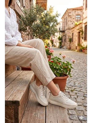 Pepita Z094 Esnek Yumuşak Lastik Bağcıklı Hakiki Deri Kadın Ayakkabı