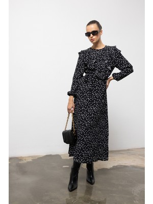 Ayshan Fırfır Detaylı Puantiyeli Kuşaklı Midi Elbise