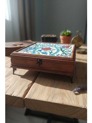 Evcime El Yapımı Çini Karo Baskılı Ahşap Takı Kutusu ( 20X20)