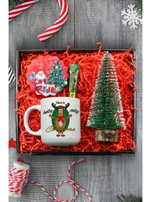 Özbience Yılbaşına Özel Hediye Seti: Bella Kupa, Yılbaşı Ağacı, Altlık ve Kahve