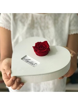 Özbience Beyaz Ahşap Kalp Içinde Kırmızı Solmayan Gül Büyük Boy 1 Adet