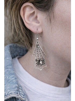 Herşey Nota Web Arrow Charm – Örümcek Detaylı Ağ Figürlü Gümüş Renk Unisex Sallantılı Küpe