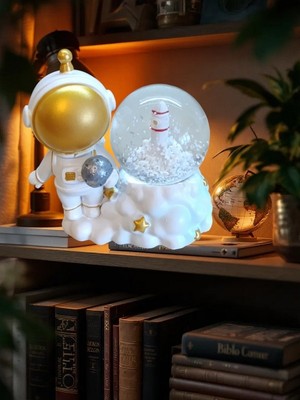 Ayder Online Satış Astronot  Figürlü 9CMX8CM Ebat Pilli Işıklı Dekoratif Kar Küre