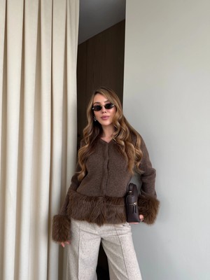 Laluvia Kahverengi Kolları Kürklü Hırka - 251104