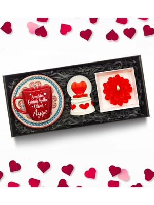As Gift Sevgililer Günü Temalı Kişiye Özel Kırmızı Fincan & Kalpli Kar Küresi & Kırmızı Çiçek Mum Hediye Seti