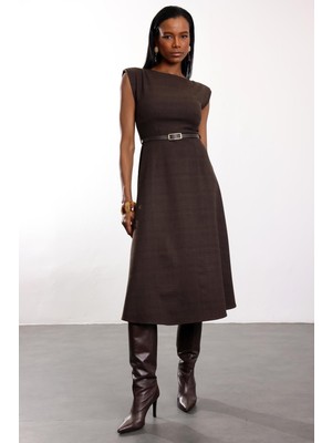 5in1Canpolat Kahverengi Kemerli Ekoseli Midi Boy Elbise