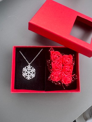 Gözde Aksesuarım Güllü Kutusu Ile Kar Tanesi Kolye Çelik