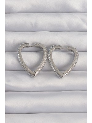 Clariss Üreticiniz Pirinç Gümüş Renk Zirkon Taşlı Motifli Kalp Küpe 481348