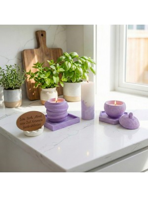 Miaju Ev Dekorasyonuna Romantik ve Zarif Dokunuş, Isim ve Kişisel Not Eklenebilen, Özel Tasarım Mum, Mor