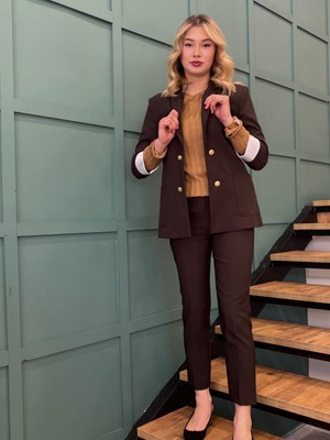 Ayhan Kadın Düğme Detaylı Kolları Manşetli Cepli Blazer Ceket
