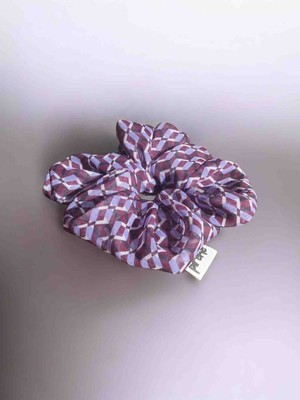 Pirene Arts Velora Scrunchie – Geometrik Desenli Mürdüm Şifon Saç Tokası
