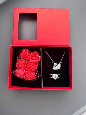 Gözde Aksesuarım Güllü Kutuda Gümüş Kuğu Kolye Yüzük Seti Çelik