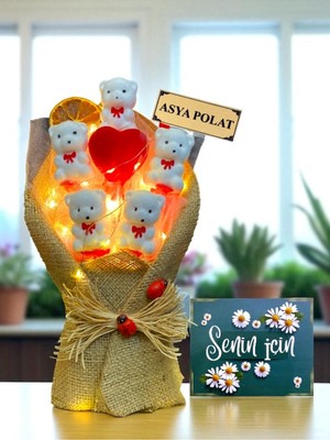 PremiumPort Kişiye Özel 5'li Ayıcıklı ve Kırmızı Kalpli LED Işıklı Buket Aranjmanı