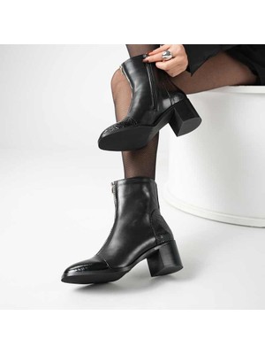 Ametist Clara Siyah Deri Kadın Bot – Kroko Rugan Burun & Topuk Detaylı – Orta Fermuar Aksesuarı