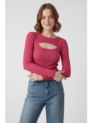 Evolaria Kadın Pembe Pamuklu Kaşkorse Pencere Yaka Cut Out Detaylı Uzun Kollu Slim Fit Bluz