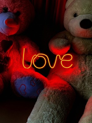 PremiumPort Neon Işıklı Gece Dekorasyonu, Şık ve Parlak Ortam Yaratır