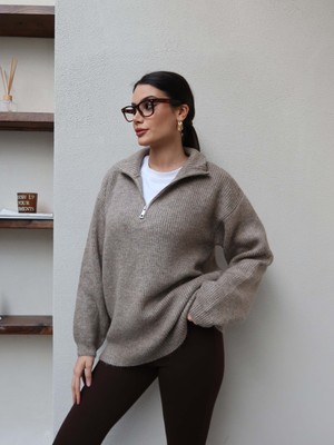 Esra Helvacı Dik Yaka Fermuar Detay Triko Kazak