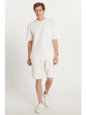 Tudors Erkek Standart Fit Normal Kesim Pamuklu Bisiklet Yaka Beli Bağcıklı Beyaz Şort Takım