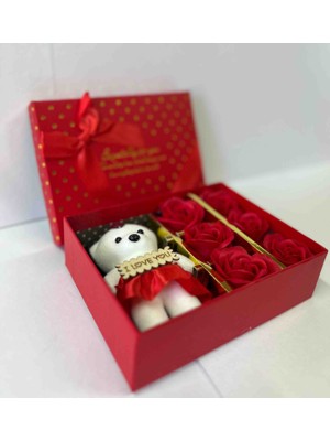 Sevgiliye Özel 6 Adet Solmayan Güller ve Sevimli Ayıcık Kirmizi Kutu 15X12 cm