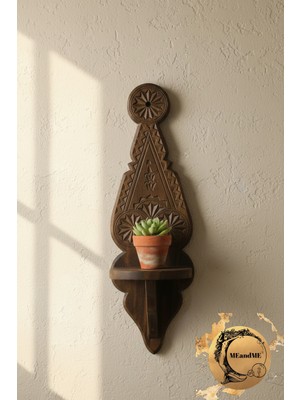 Meandme El Oyması Doğal Ahşap Duvar Rafı | Gaz Lambası ve Biblo Standı | 18X55 cm Dekoratif Aksesuar