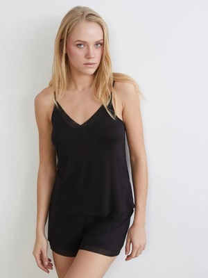 LC Waikiki Siyah V Yaka Askılı Kadın Şortlu Pijama Takımı  (S6)
