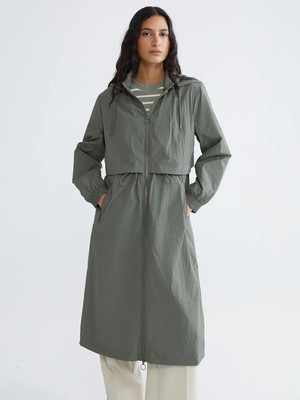 LC Waikiki Kapüşonlu Büzgülü Kadın Yağmurluk  (S6)