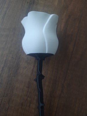 3D Baskı Kırmızı Gül – Solmayan Dekoratif Gül, Siyah Dikenli Sap