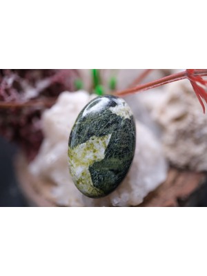 Aries 25.00CT 27.2X17.5MM Oval Natural Lizardite