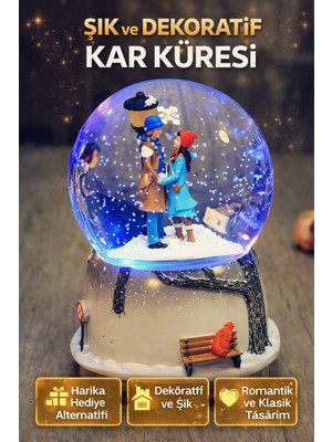 Normadia Sokak Lambası Altında Buluşan Aşıklar Işıklı Kar Küresi