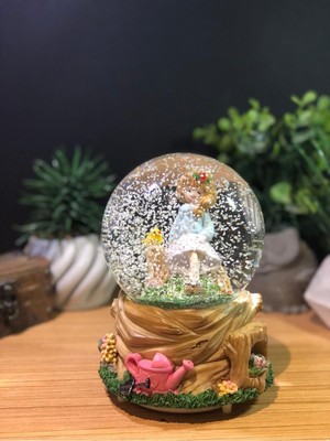 Normadia Sevimli Kız ve Kuş Temalı Müzikli ve Işıklı Büyük Boy Kar Küresi
