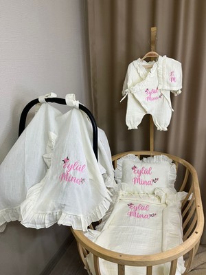 Handemnakış Tasarım Isimli Nakışlı Müslin 5'li Hastane Çıkış Seti -Tulum Şapka Battaniye Puset Örtüsü Yastık Kılıfı