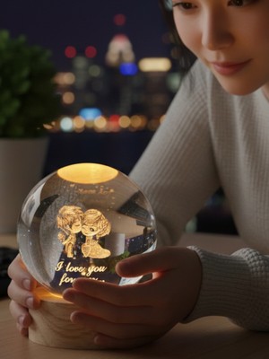 Normadia Sevgili Aşıklar Model Ahşap Altlıklı USB LED Kristal Cam Küre Gece Lambası