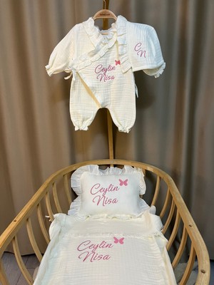 Handemnakış Tasarım Isimli Nakışlı Müslin 4'lü Hastane Çıkış Seti -Tulum Şapka Battaniye Yastık Kılıfı