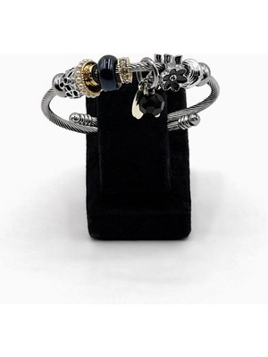 Pangu Siyah Çiçek Detaylı Gümüş Renk Çelik Charm Bileklik