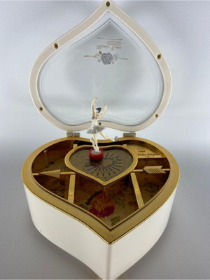 Normadia Kalp Şeklinde Balerinli Müzik Kutusu, Zarif ve Şık Dekorasyon Parçası