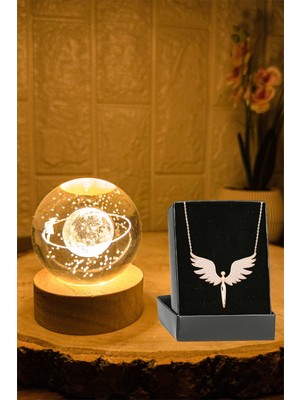 Normadia 3D LED Işıklı Ahşap Standlı Satürn Kız Küre Dolunay Lamba ve Gold Melek Kolye