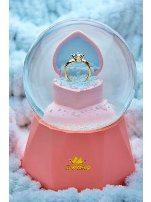 Normadia Renk Değiştiren Işıklı Müzikli Tektaş Pırlanta Yüzüklü Kar Küresi
