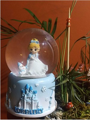 Normadia Beyaz Kar Küresi ile Sihirli Kış Manzarası, Dekoratif ve Şık Tasarım